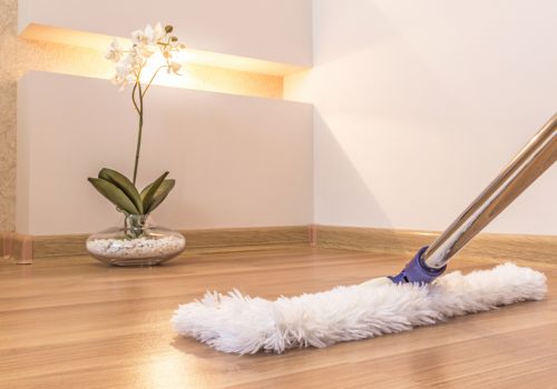 Kỹ thuật lau sàn với những vết bẩn cứng đầu